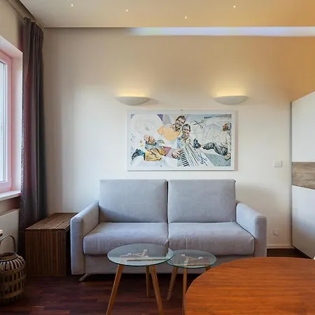 Adelaide 斯特雷萨