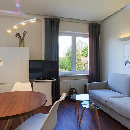 Adelaide * סטרסה